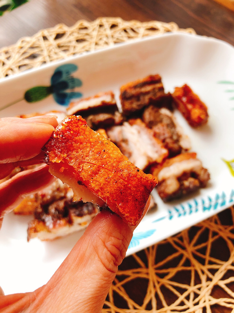 外酥里嫩的脆皮烤肉的做法