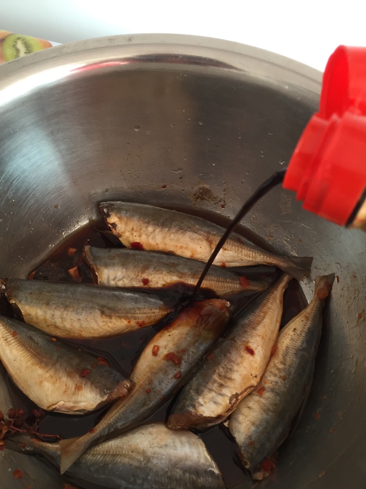 辣番茄汁沙丁鱼罐头的做法图解5
