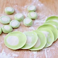 #换着花样吃早餐#槐花扇贝肉丁翡翠饺子的做法图解14