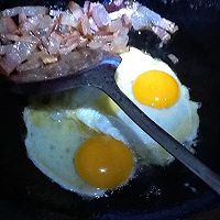 腊肉火腿鸡蛋面的做法图解2