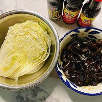 白菜炒木耳的做法图解1