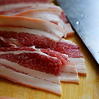 土豆粉蒸肉的做法图解2