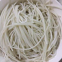 牛肉番茄米线的做法图解2