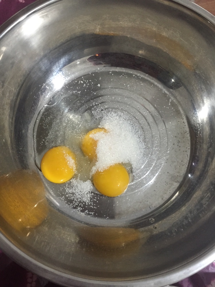 戚风裸蛋糕的做法图解1