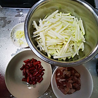 香辣肉丝苤蓝菜的做法图解2