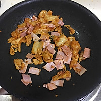 辣白菜培根炒饭的做法图解3
