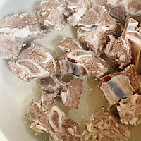 土豆脊骨汤———冬日暖暖胃的做法图解1