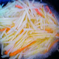 胡萝卜土豆丝的做法图解4