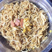 香辣火腿鸡蛋炒面