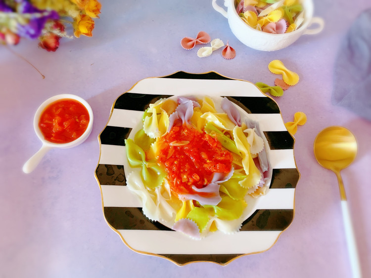 轻食餐-番茄蔬菜蝴蝶面的做法