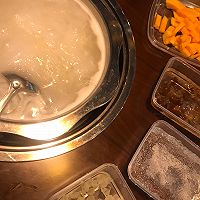 银耳桃胶雪燕炖木瓜的做法图解2