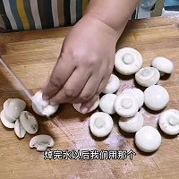 #花式炖煮不停歇#砂锅口蘑的做法图解3