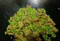 五花肉炒青黄豆的做法