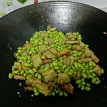 五花肉炒青黄豆