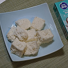 #本周热榜#有锅就能做--高颜值的椰蓉牛奶小方！