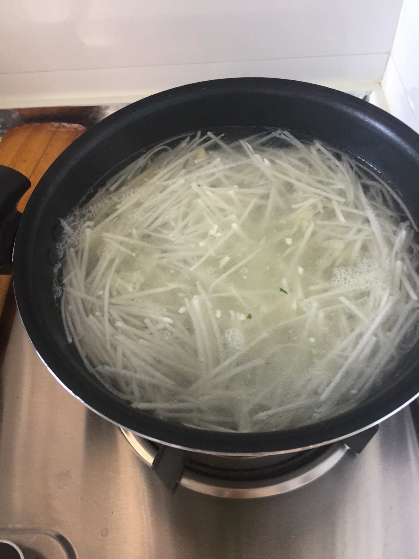 一碗简单易做又鲜美的汤-扇贝萝卜丝汤，温暖寒夜归来的你 - 知乎