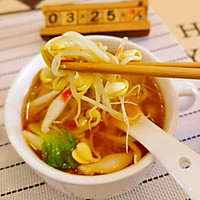#养生打卡#清淡鲜美的豆芽菌菇汤的做法图解7