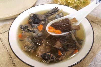 冬天多煲这锅汤，好喝又营养 羊肚菌乌鸡汤