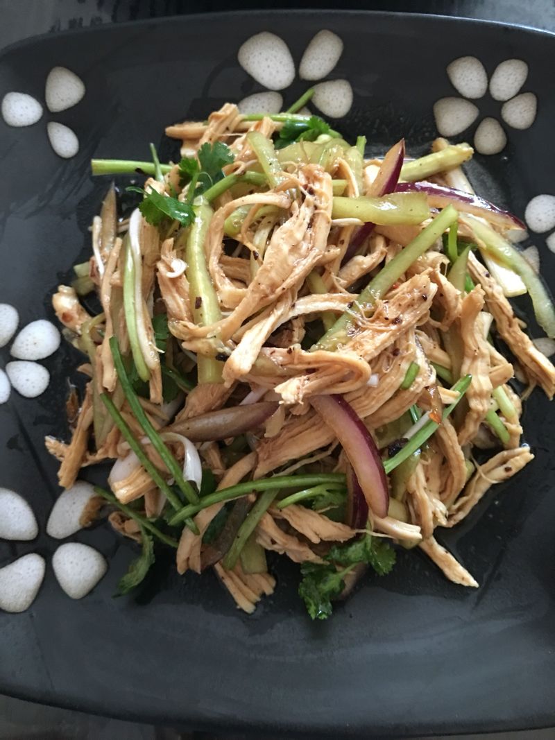 Chicken breast in cold sauce