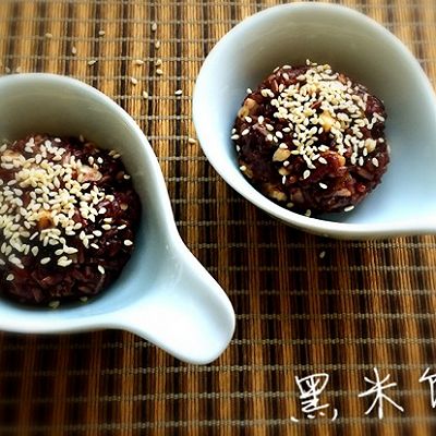 黒米饭团