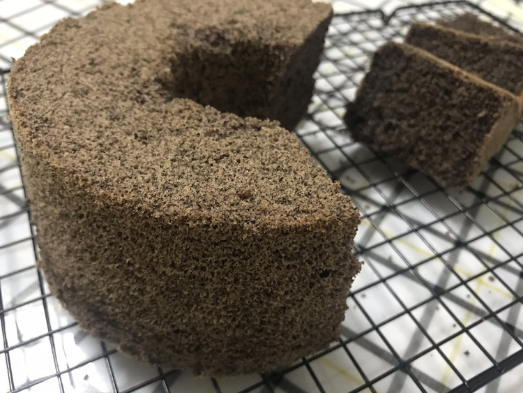 6寸养生黑米戚风蛋糕的做法