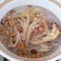 当归红枣鸡脚汤--冬季暖身的做法图解7
