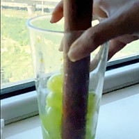 #名厨汁味正当夏葡萄苹苹气泡水的做法图解2