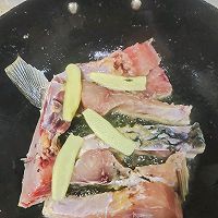 小西红柿炖鱼与豆腐的做法图解1