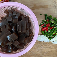 #名厨汁味正当夏#辣炒凉粉的做法图解2