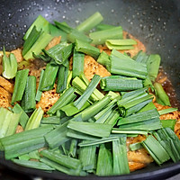 青蒜锅塌豆腐的做法图解9