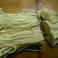茄汁金针菇蛋花汤的做法图解2