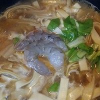 海鲜菇肉片面条汤的做法图解6