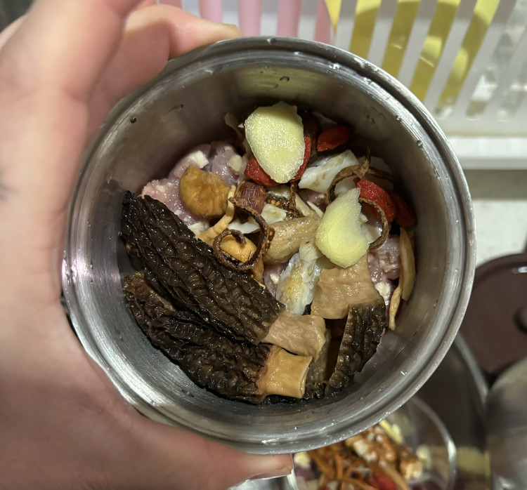 竹芋羊肚菌汤的做法
