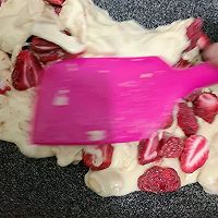 #新年自制伴手礼，红红火火一整年！#冻干草莓干牛轧糖的做法图解5