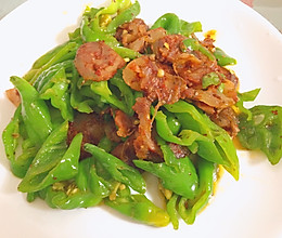 腊肠炒青椒的做法
