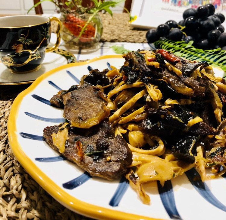 千里香 紫苏牛肉烤笋丝的做法