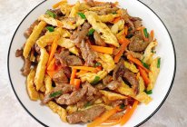 #中秋节还可以这么过# 牛肉炒油豆腐的做法