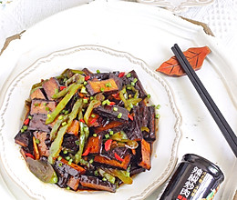 10分钟快手下饭菜，青椒炒豆干的做法