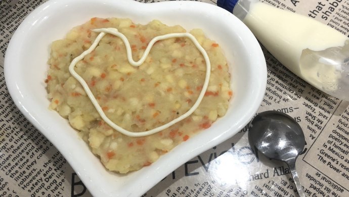 香甜的土豆水果沙拉