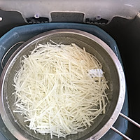土豆丝炒芹菜➕凉拌芹菜叶的做法图解3