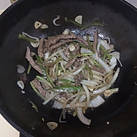 洋葱牛排牛柳炒面的做法图解3