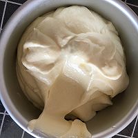 #《风味人间》美食复刻大挑战#肉松纸杯蛋糕的做法图解8