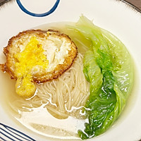 #测测你的夏日美食需求#早餐鸡汁汤面，营养美味青菜鸡蛋面的做法图解1