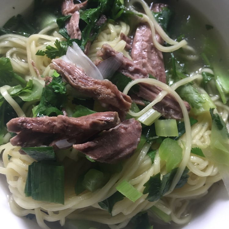 Noodles in beef soup for two people (invigorating spleen and eliminating dampness)