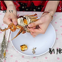 大闸蟹绝对不能吃的五个部位--视频教你来剔除的做法图解3