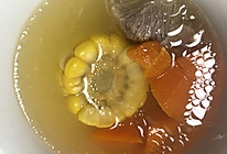 胡萝卜玉米龙骨汤的做法
