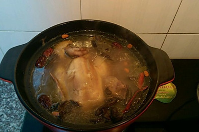 红蘑鸡汤