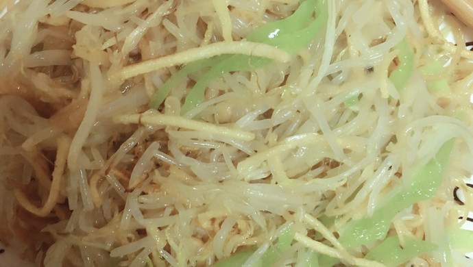 绿豆芽炒撒子