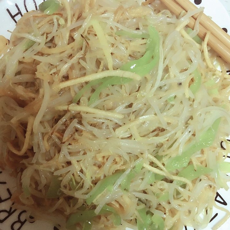 绿豆芽炒撒子的做法