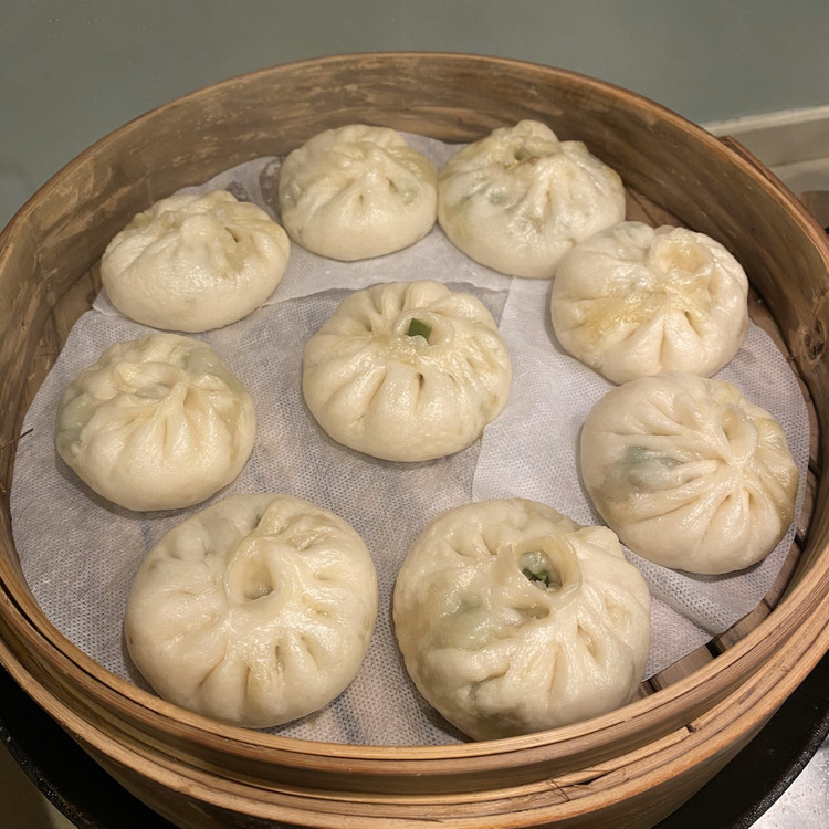 鸡蛋虾仁芦笋包子的做法